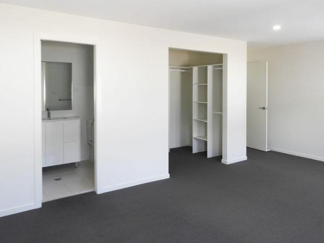 Townhouse for rent in Wollongong West, New South Wales