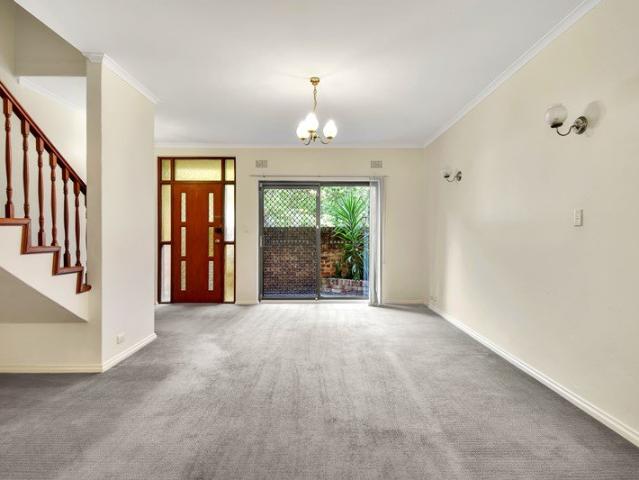 Townhouse for rent in Lower North Shore, Sydney