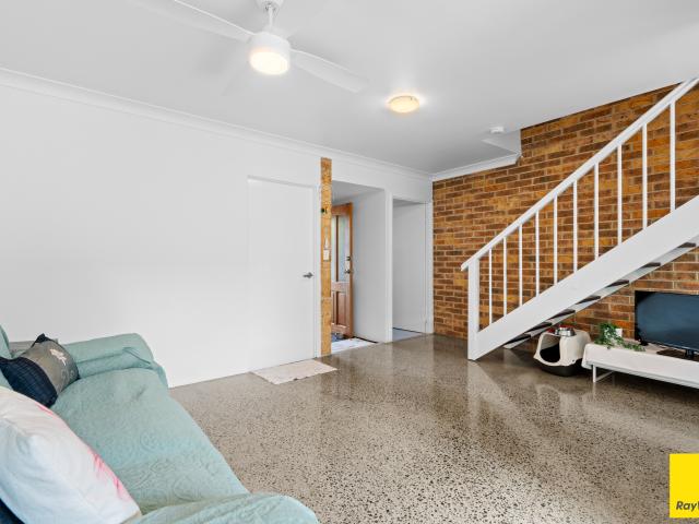 Townhouse for sale in Manoora, Queensland