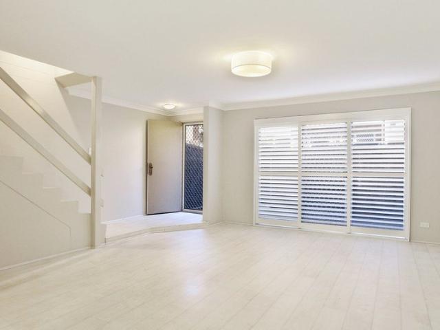 Townhouse for rent in Lower North Shore, Sydney