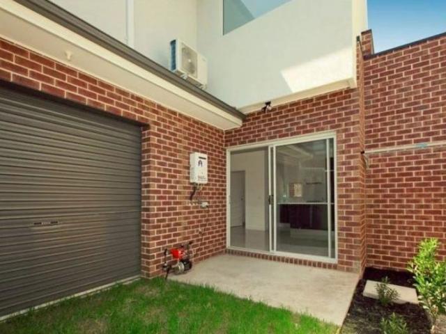 Townhouse for rent in Camerons Creek, Victoria