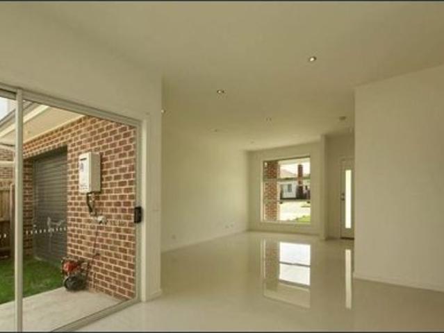 Townhouse for rent in Camerons Creek, Victoria