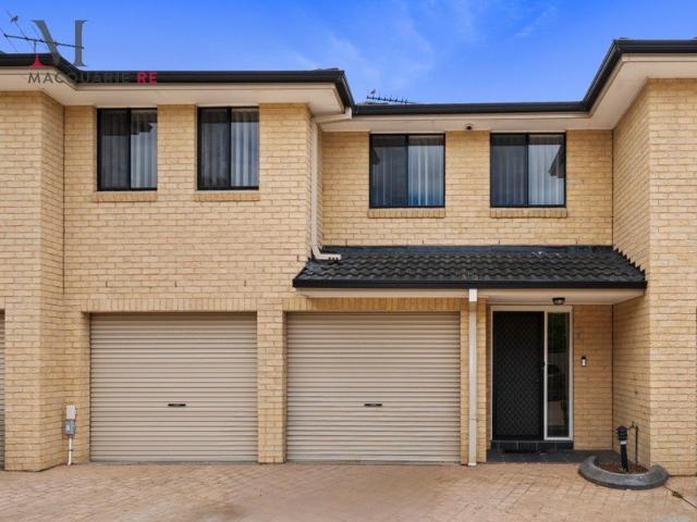 Townhouse for sale in Lurnea, Sydney