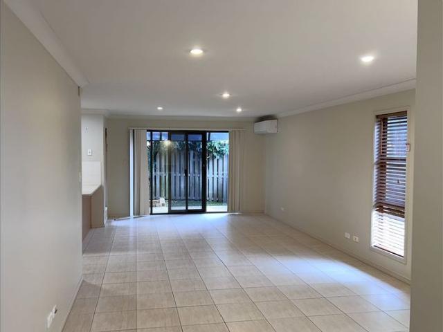 Townhouse for rent in Varsity Lakes, Gold Coast City
