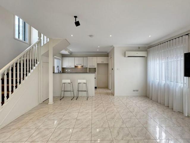 Townhouse for rent in Sutherland, New South Wales