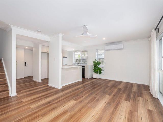 Townhouse for rent in Burleigh Waters, Gold Coast City