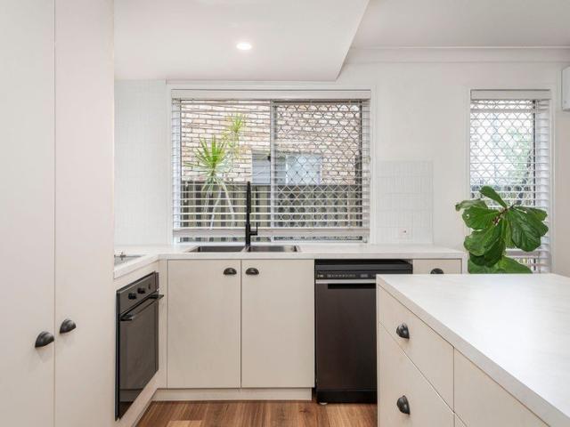 Townhouse for rent in Burleigh Waters, Gold Coast City