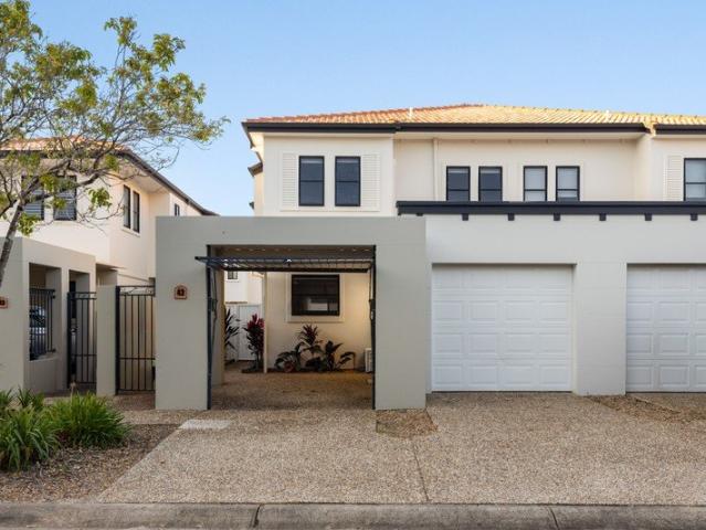 Townhouse for sale in Fernbrook, Queensland