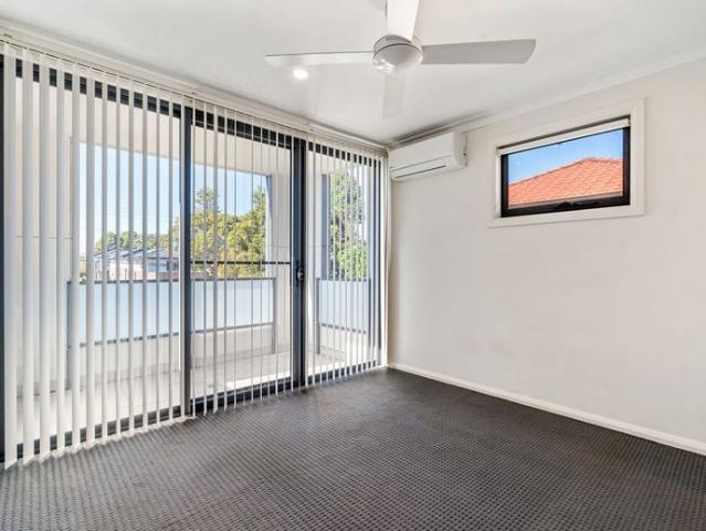 Townhouse for rent in Wollongong West, New South Wales