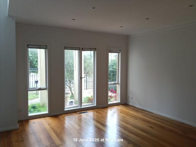 Townhouse for rent in Camerons Creek, Victoria