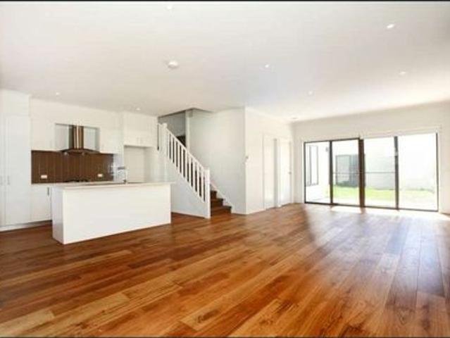 Townhouse for rent in Camerons Creek, Victoria