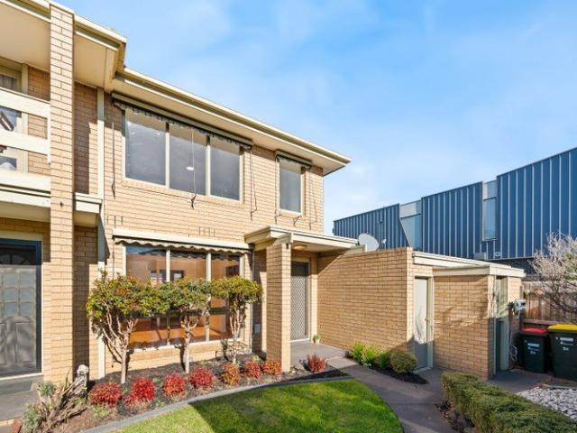 Townhouse for rent in Camerons Creek, Victoria