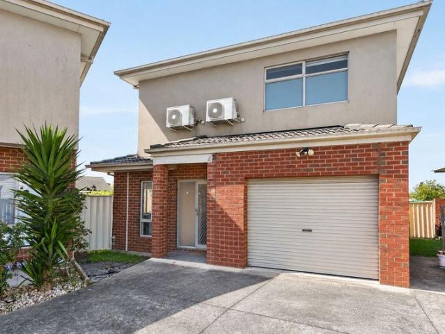 Townhouse for sale in Camerons Creek, Victoria