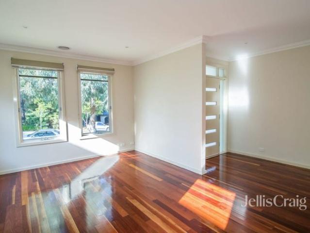Townhouse for rent in Briar Hill, Melbourne