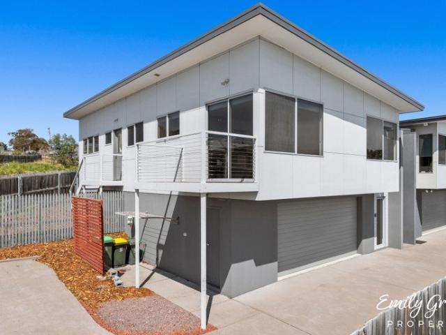 Townhouse for rent in Midway Point, Hobart