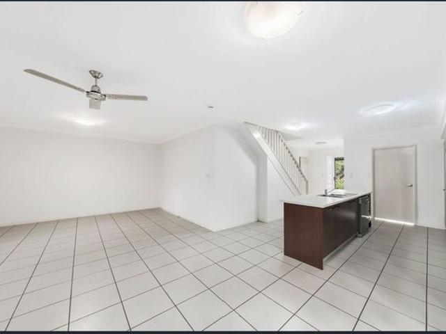 Townhouse for rent in Redcliffe, Greater Brisbane