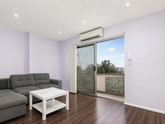 Apartment for rent in Little India, Sydney