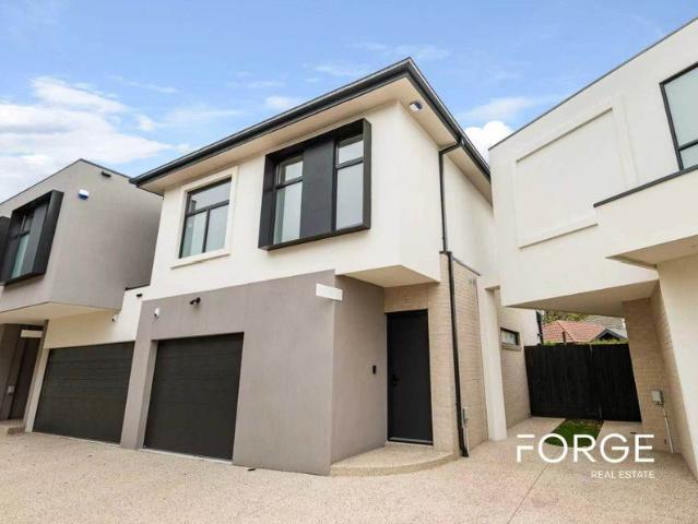 Townhouse for rent in Hampton East, Melbourne