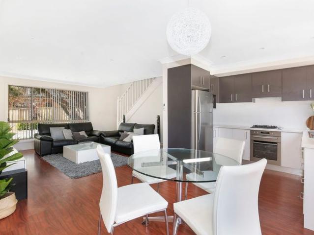 Townhouse for rent in Wollongong West, New South Wales