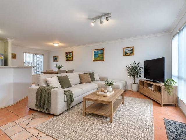 Townhouse for rent in Biggera Waters, Gold Coast City