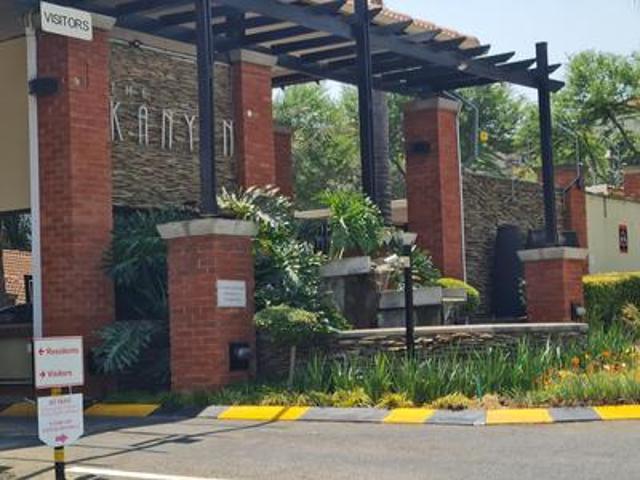 Apartment for sale in Sandton, City of Johannesburg Metropolitan Municipality