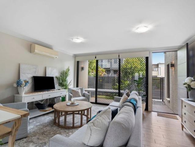 Townhouse for rent in Toombul, Queensland
