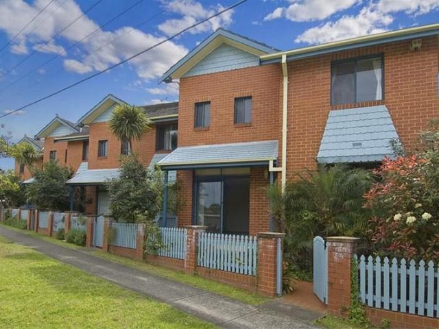 Townhouse for rent in Willoughby, New South Wales
