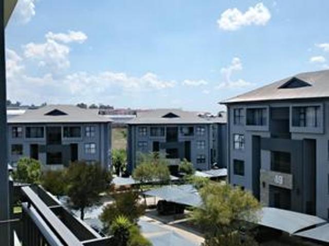 Townhouse for sale in Lakeside, Sandton
