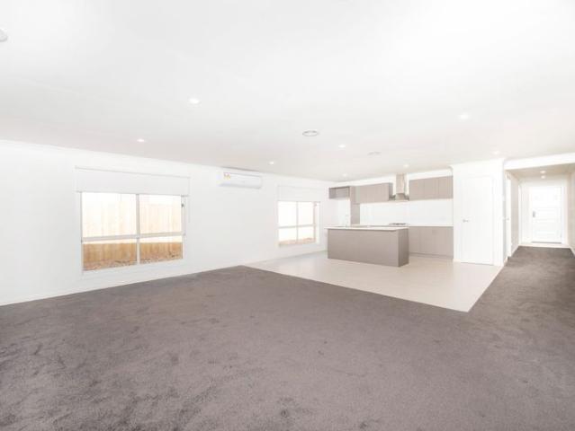 House for rent in Upper Point Cook, Melbourne