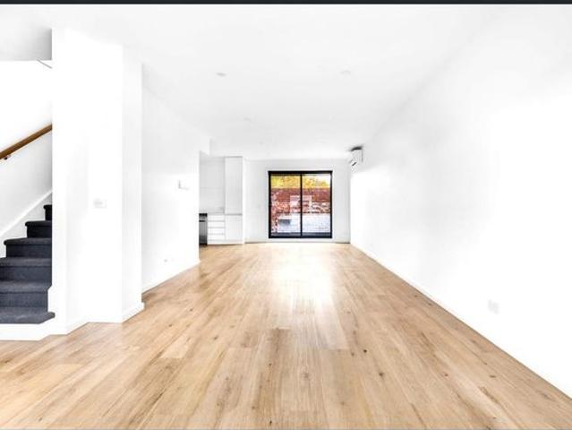Townhouse for rent in Preston, Melbourne