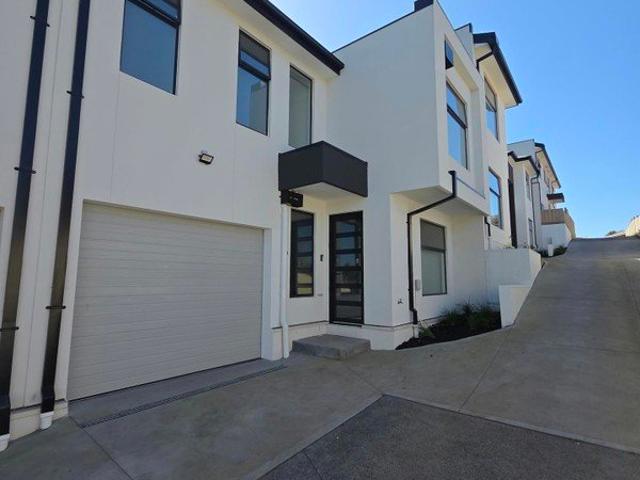 Townhouse for sale in Camerons Creek, Victoria
