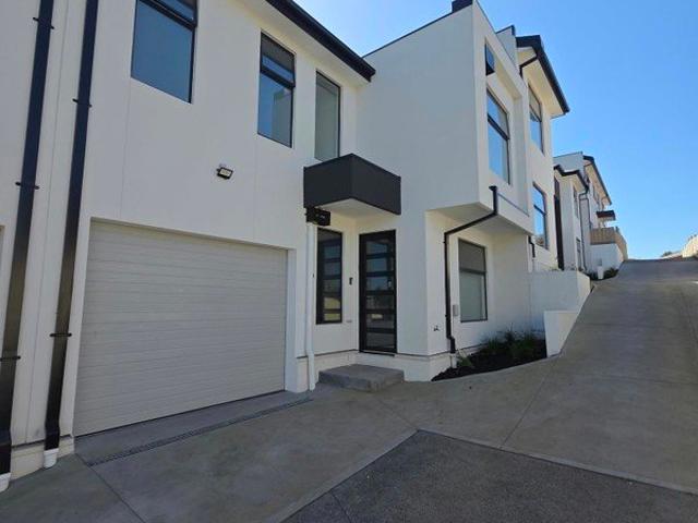 Townhouse for sale in Camerons Creek, Victoria