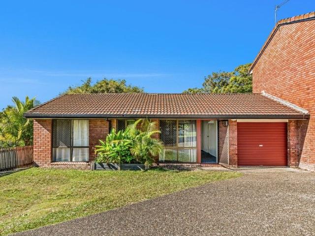 House for sale in Ashmore City