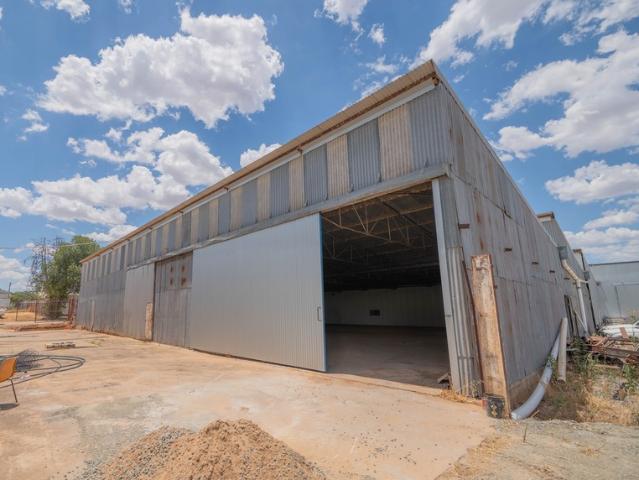 Warehouse for rent in Parkes, Parkes Shire Council