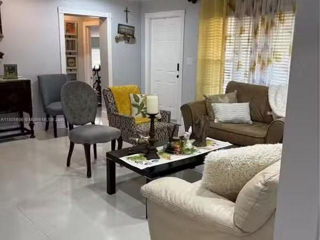 House for rent in Hollywood