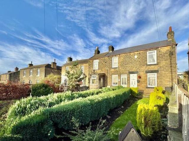 House for sale in Mapplewell, South Yorkshire