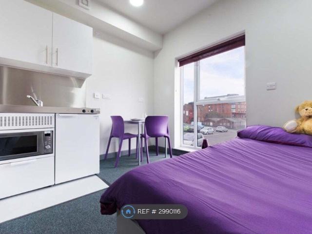 Studio for rent in Stoke, Stoke-on-Trent