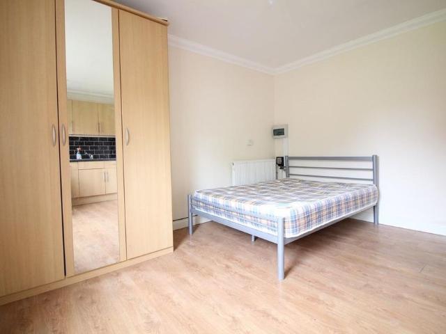 Apartment for rent in Sparrow Farm, Greater London