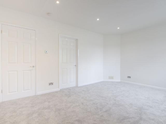Apartment for rent in Horn Park, Greater London