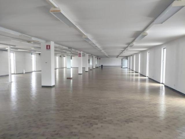 Locale Commerciale in affitto a Cassacco, Friuli-Venezia Giulia
