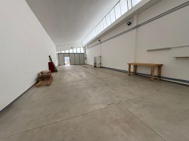 Capannone in affitto a Palazzo Del Pero, Toscana