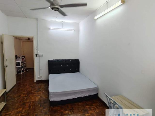 Room for rent in Petaling, Alam Impian