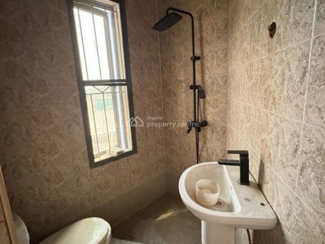Flat for rent in Eti Osa, Lagos