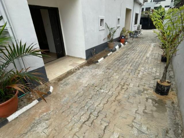 Flat for rent in Eti Osa, Lagos