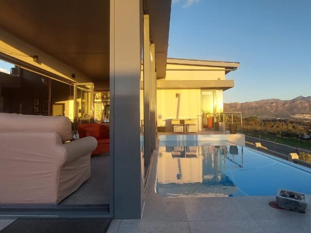 House for rent in Helderzicht, Somerset West