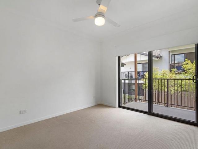 Townhouse for rent in Eight Mile Plains, Greater Brisbane