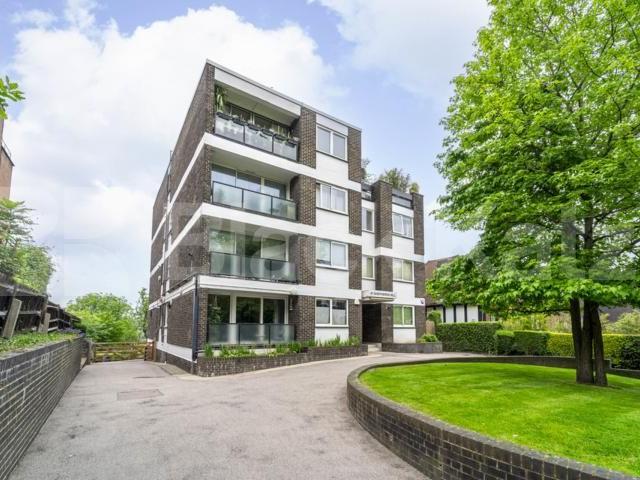 Apartment for rent in Shepherd's Hill, Greater London