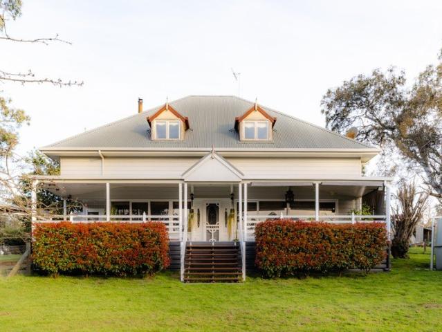 House for sale in Metcalfe