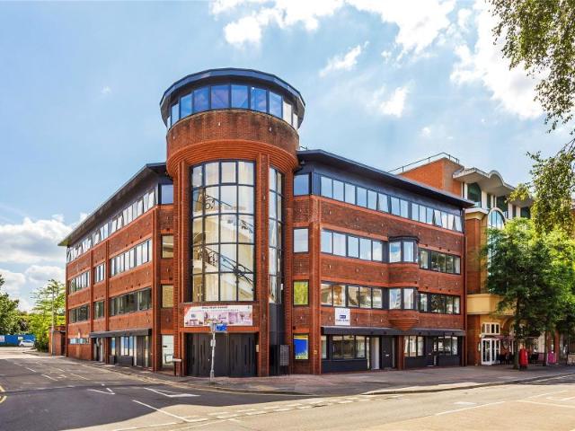 Apartment for rent in Horsell, Woking