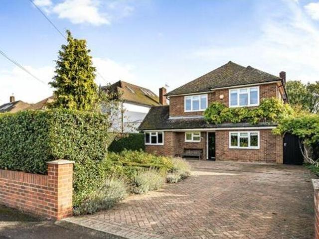House for sale in Thames Ditton